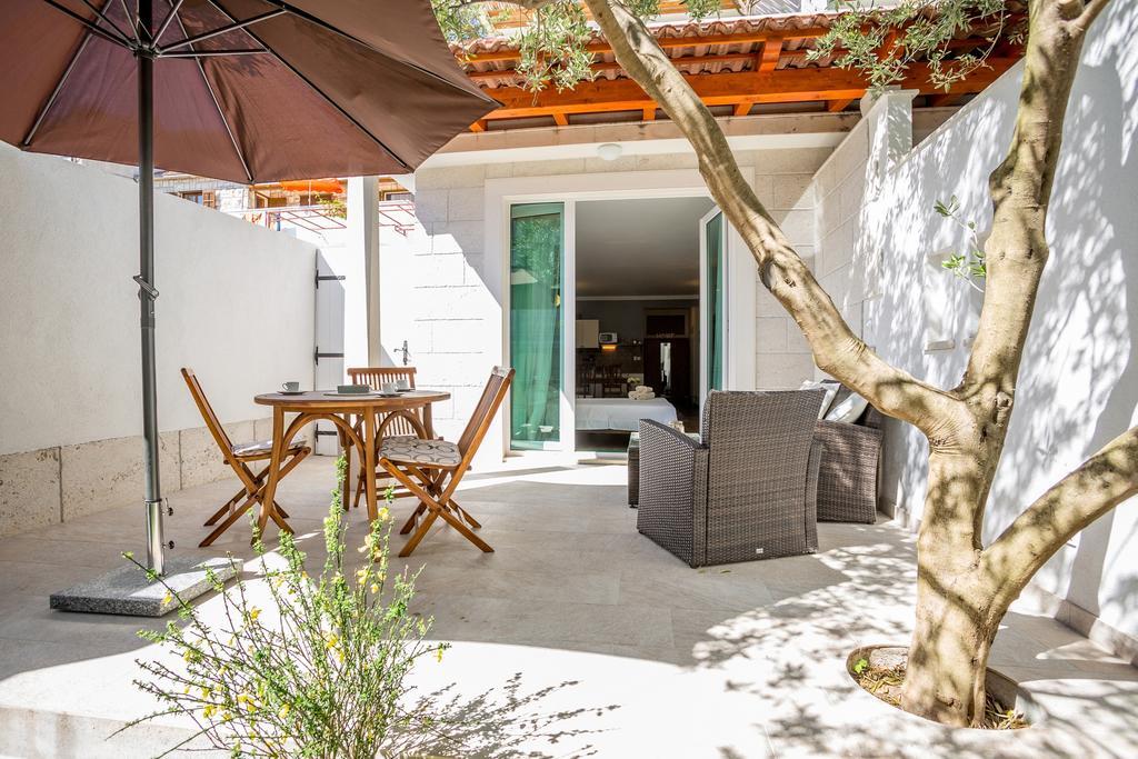 Zlatni Bol Apartments Exterior foto