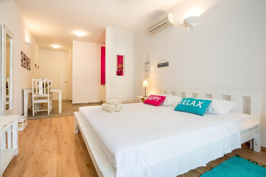 Zlatni Bol Apartments Habitación foto